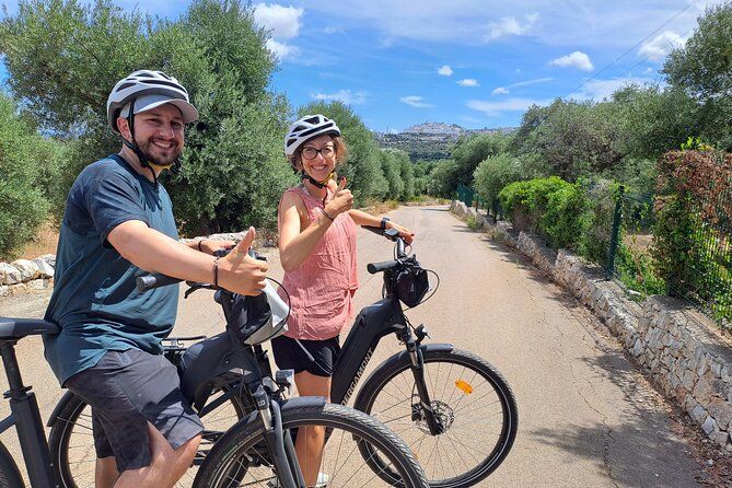 e-bike tour in the plain of the secular olive trees of Ostuni