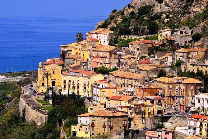 8-Days Guided Tour on the Calabrian Sea with Tastings