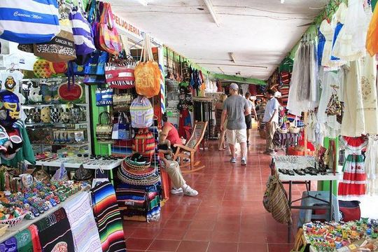 Explore Cancun City Tour! Round Bus transportation