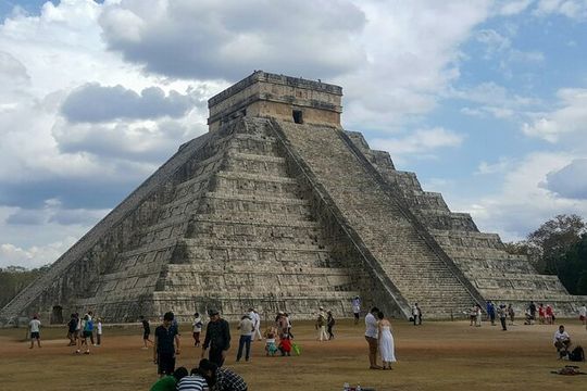 Discover Chichen Itza with Cenote Xcajum and Valladolid + lunch