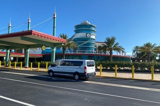 Orlando Airport MCO: Private Transfer to Disney and Universal
