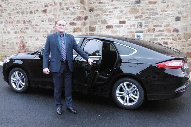Chauffered driven car for one or several days (Rent minimum of 8 hours with a maximum of 25 kms per hour) Предоставление автомобиля с водителем