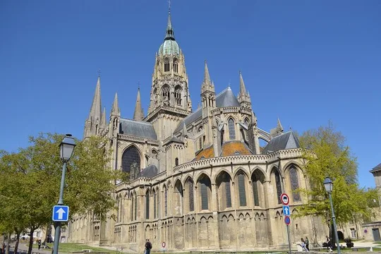 Private Transfer From Paris to Bayeux