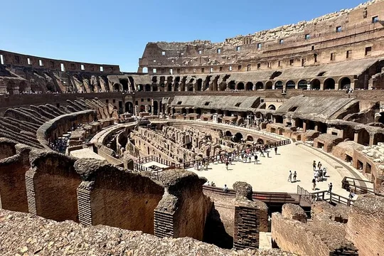 3-Hour Chinese Tour of the Colosseum, Roman Forum & Palatine Hill