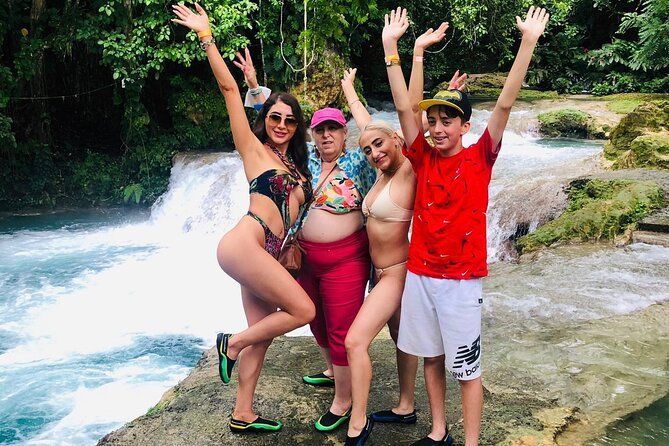 Private Tour from Montego Bay to Horse Back Riding and Bluehole