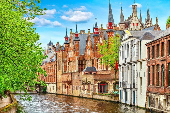 Cruise-Friendly Bruges Tour with Northern Venice Canal Cruise