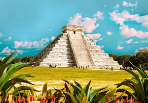 Chichen Itza and Cenote Tsukán with Lunch