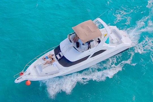 Yacht 48ft Rental in Cancun for up to 15 people