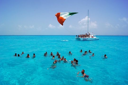 Isla Mujeres, Catamaran tour in one day for one price