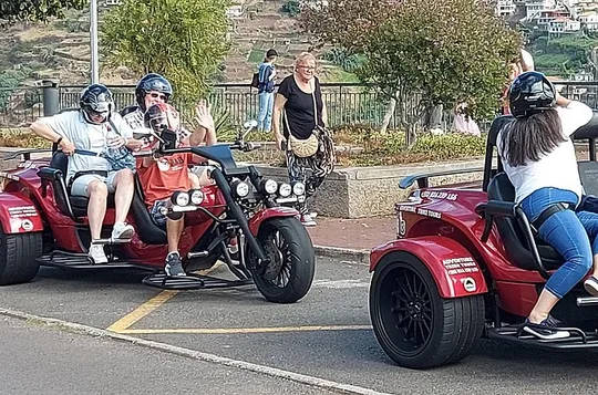Vivi un tour privato a Madeira in triciclo