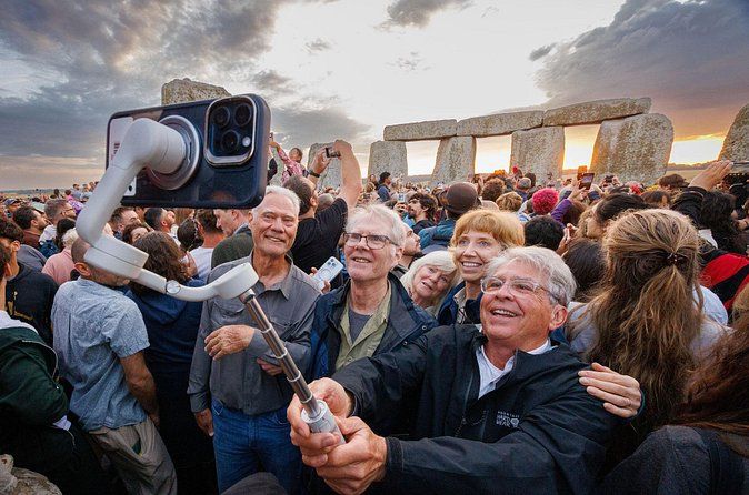 Stonehenge Summer Solstice Tour from London: Sunset or Sunrise Viewing