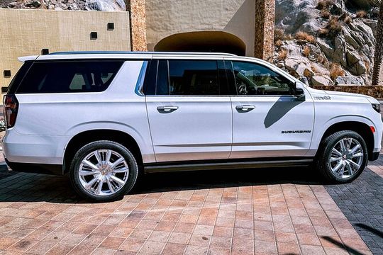 Roundtrip Deluxe Suburban Transportation