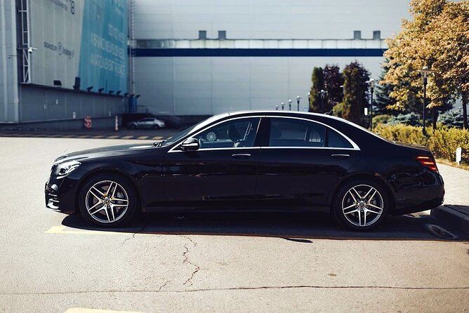 Departure Transfer: London to Gatwick Airport LGW by Business Car