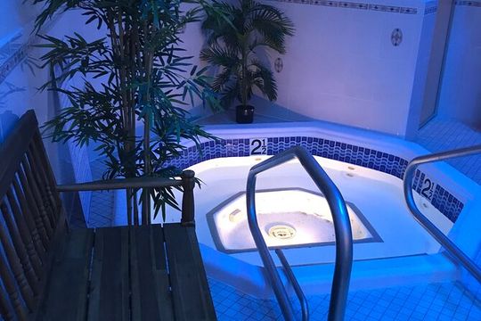 Private Spa Experience with Jacuzzi, Sauna and Hot Stone Massage
