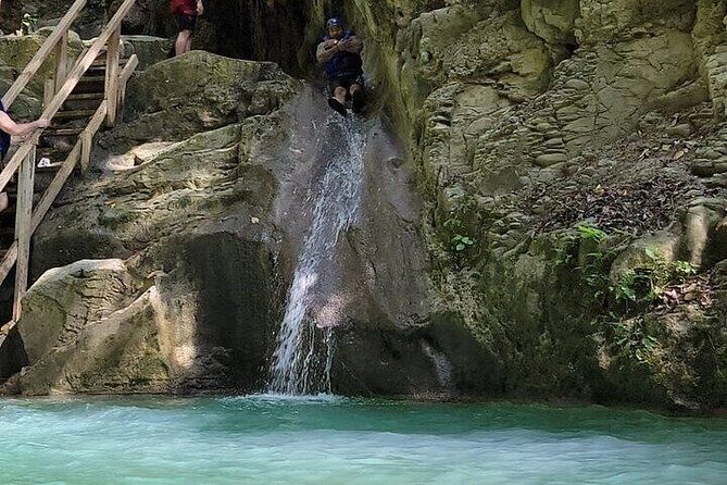 Adventure in the 7 Waterfalls + Typical Lunch and Transportation