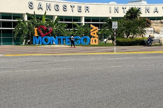 Private Round Trip from Sangster International Airport to Negril