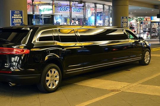 Private Bus or Limo Transfer Orlando Airport to Theme Park Hotels