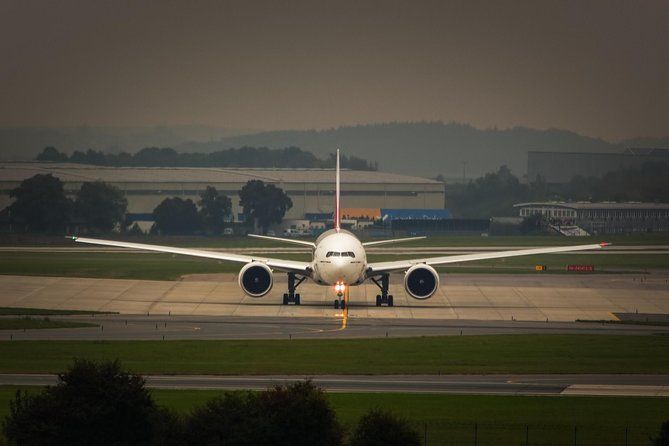 Private Transfer: Heathrow Airport to Gatwick Airport Arrival or Departure Transfer