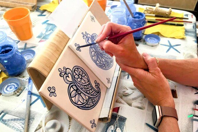 Tile painting workshop in the Algarve