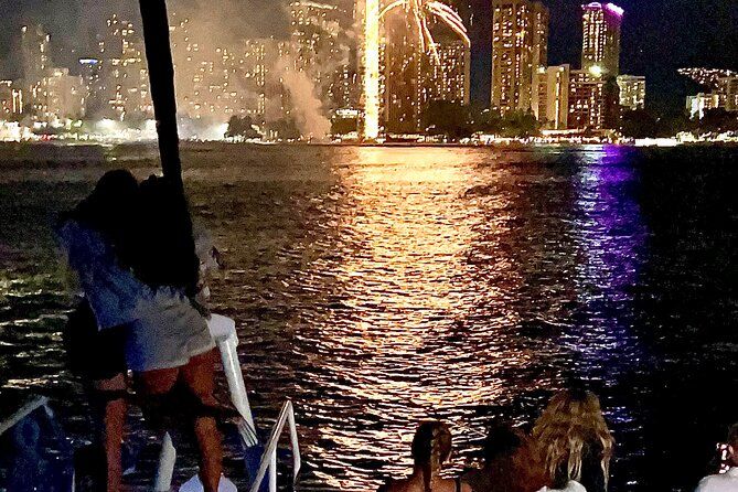 Friday Night Firework Cruise in Waikiki
