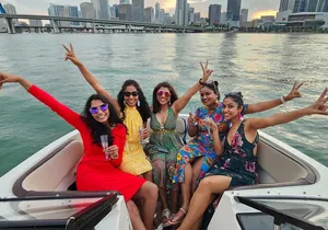 Miami Shared Boat tour, 2 hours on a 24 ft boat. 6 people total.