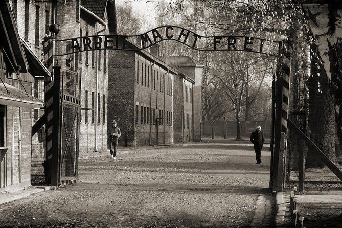 Krakow and Auschwitz - Full Day Tour from Warsaw by private car