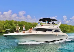 Private SeaRay 47ft Yacht Rental Cancun 23P6