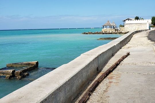 Private Sangsters Int. Airport Pickup to Montego Bay Resorts