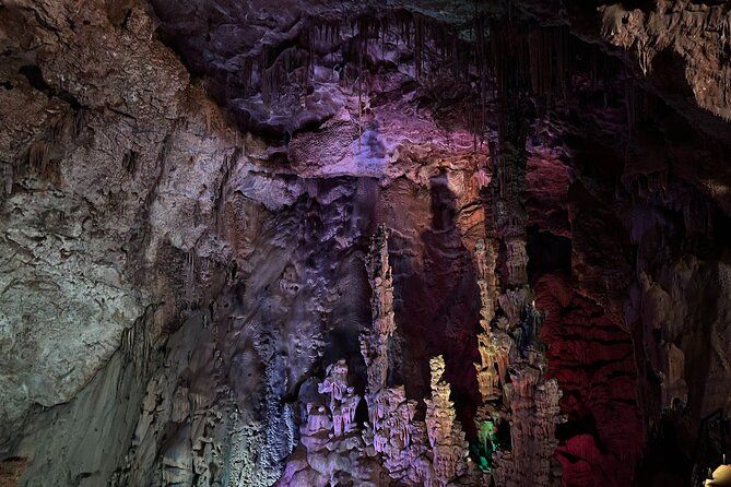 Alicante: Canelobre Caves and Busot Tour con guia y transfer