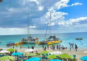7 Mile Beach Party Catamaran Cruise with Snorkeling & Ricks Cafe