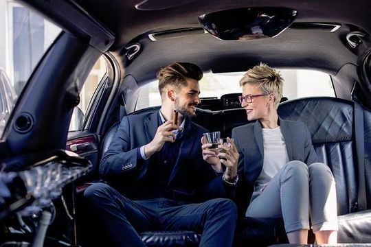 NYC VIP Private Luxury airport arrival ride by Stretch Limousine