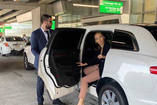 JFK AIRPORT LIMO | JFK To Manhattan Transfer With a Stretch Limo