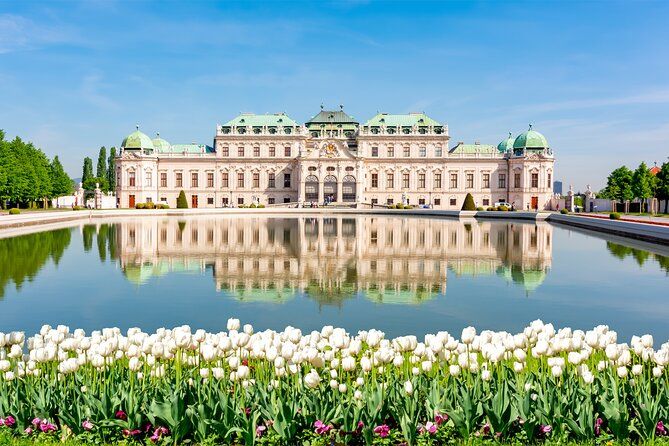 Private Transfer from Munich to Vienna with 2 Hour Sightseeing Stop