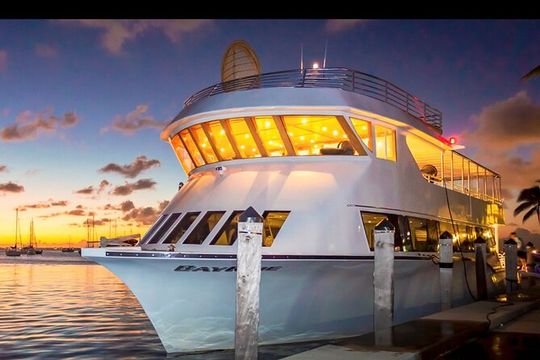100ft 3 story mega yacht nightclub on the ocean with open bar