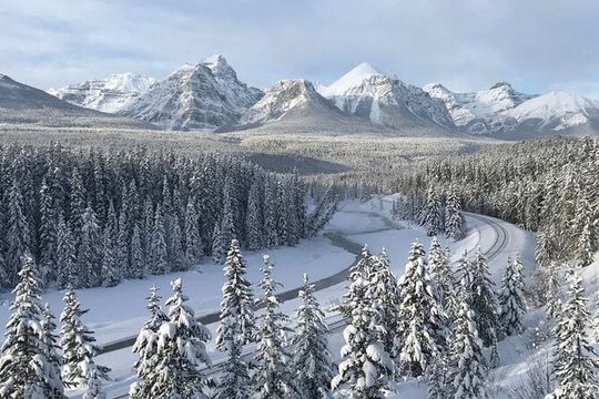 Private Airport Transfer: Banff, Canmore, Lake Louise to Calgary