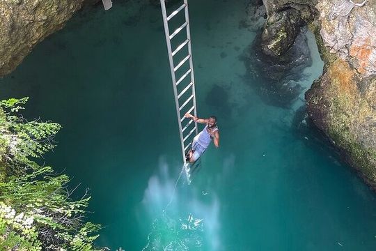 Blue Hole Mineral Spring, Rick’s Cafe & 7 Miles Beach Guided Tour