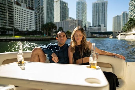 Miami Private Yacht Rental 2 to 4 hours for 12 ppl