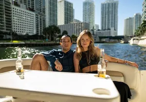 Miami Private Yacht Rental 2 to 4 hours for 12 ppl