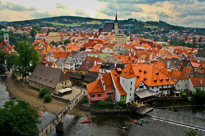 Private transfer from Vienna to Prague with Stopover in Cesky Krumlov