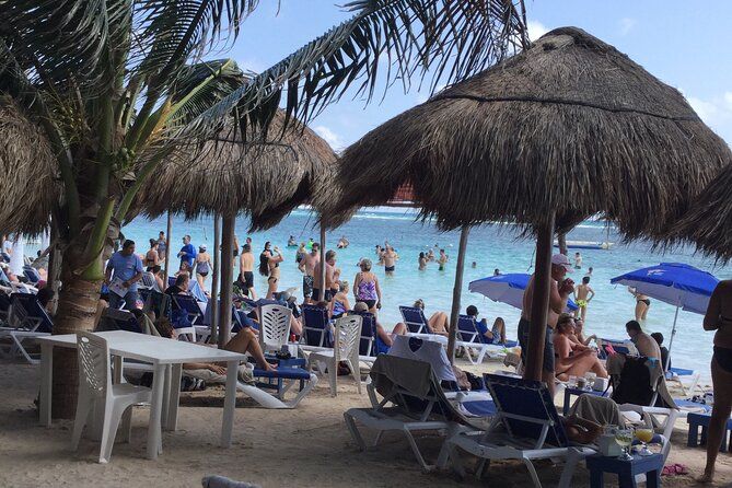 All-inclusive beach day in LOS ARRECIFES REST. / open bar - massage and lunch..
