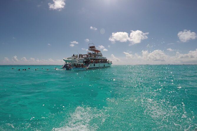 Cancun Dancer Cruise to Isla Mujeres with Snorkeling and Lunch