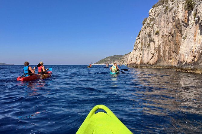 Guided kayaking tour to Pakleni islands