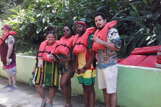 Private Martha Brae River Rafting Tour with Transportation