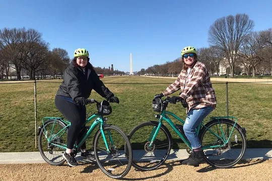 Washington DC eBike Rental with Helmet and Handlebar Bag for 16+