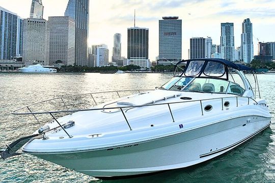 Miami Private Yacht Rental 2 to 4 hours for 12 people