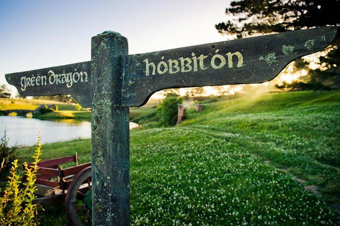 Private Auckland to Rotorua Tour by Luxury Vehicle.