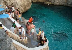 Seven Mile Beach and Ricks Cafe Private Tour.