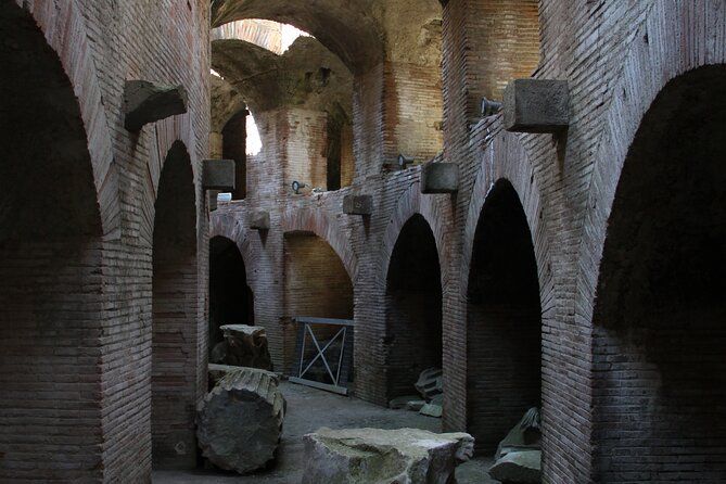 Tour in the ruins of Pozzuoli with an archaeolgist.