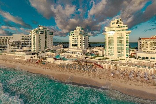 Private Shuttle in Cancun Airport and Óleo Playa