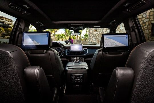 Private SUV Round-Trip from Airport to Four Seasons Resort Cabo